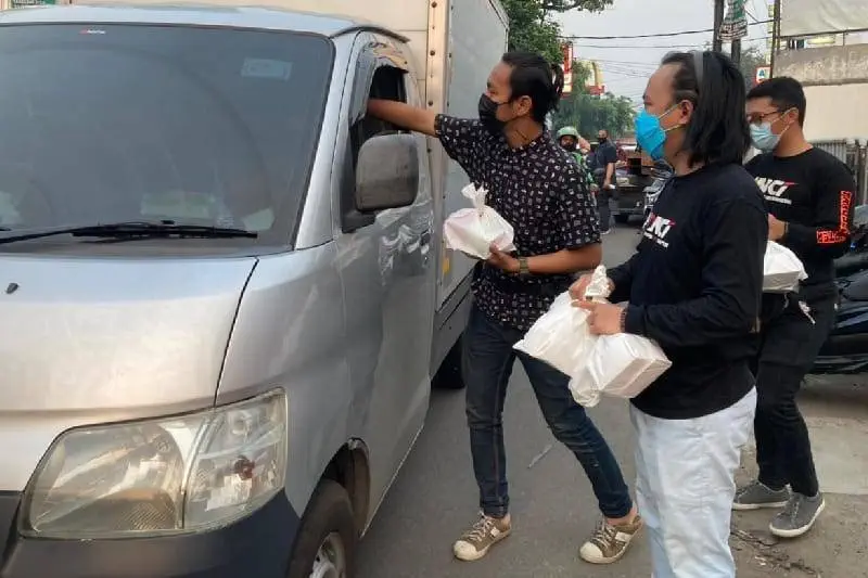 berbagi takjil serentak